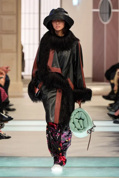Look 17
